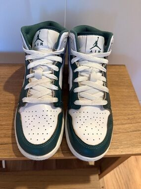 Nike Kids High-Top Sneakers in White and Dark Green